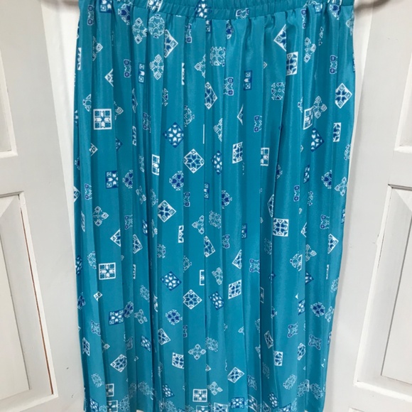 Leslie Fay Vintage Blue Bandana Print Pleated Skirt - Picture 3 of 15